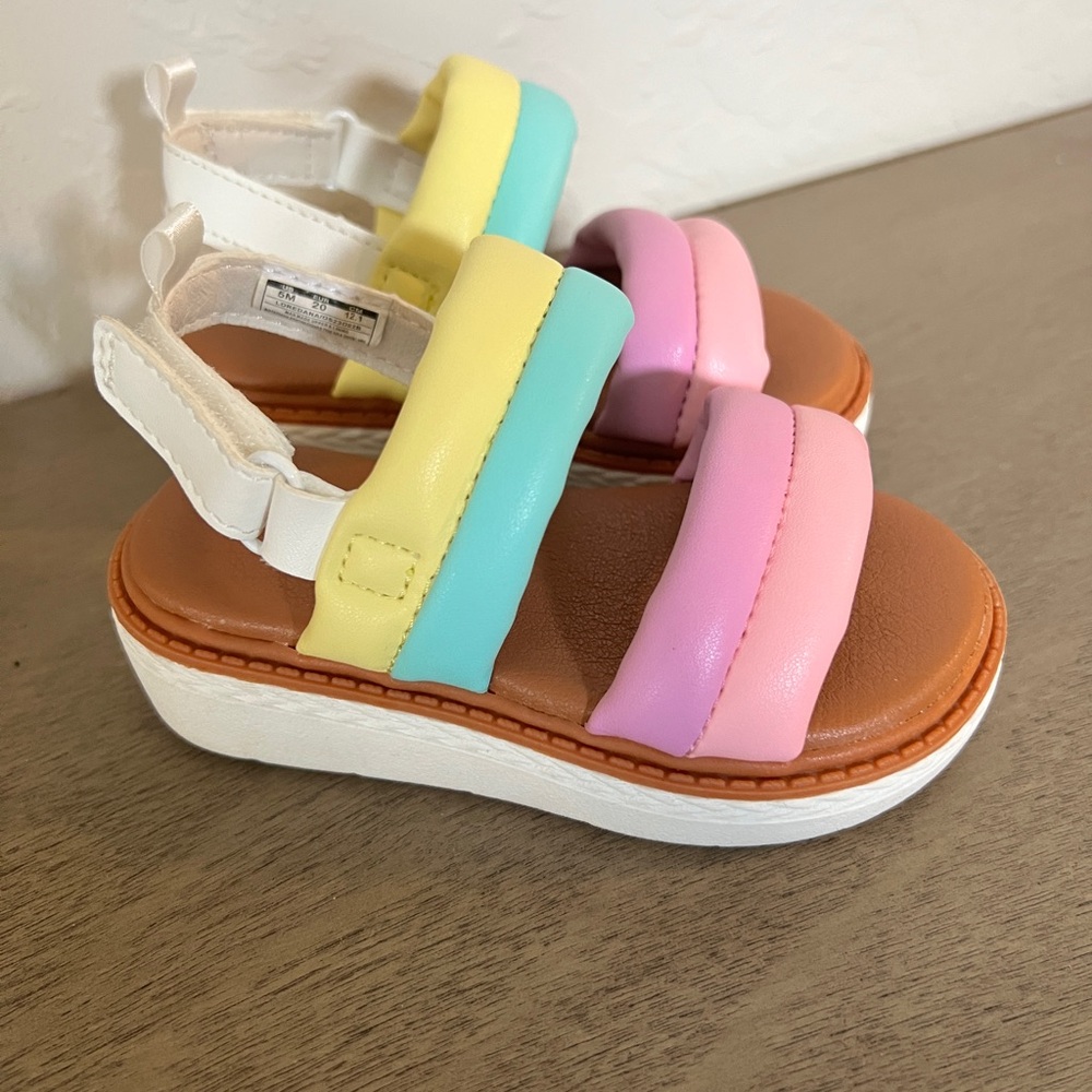 OshKosh B'gosh Loredana Wedge Size 5 Toddler